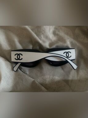 CHANEL cat eye sunnies